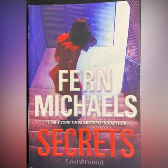 🔴2/$10 SALE🔴 Secrets By Fern Michaels - Picture 1 of 2